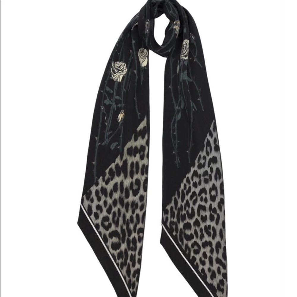 SOLD - selling  this cute Rockins UK scarf.